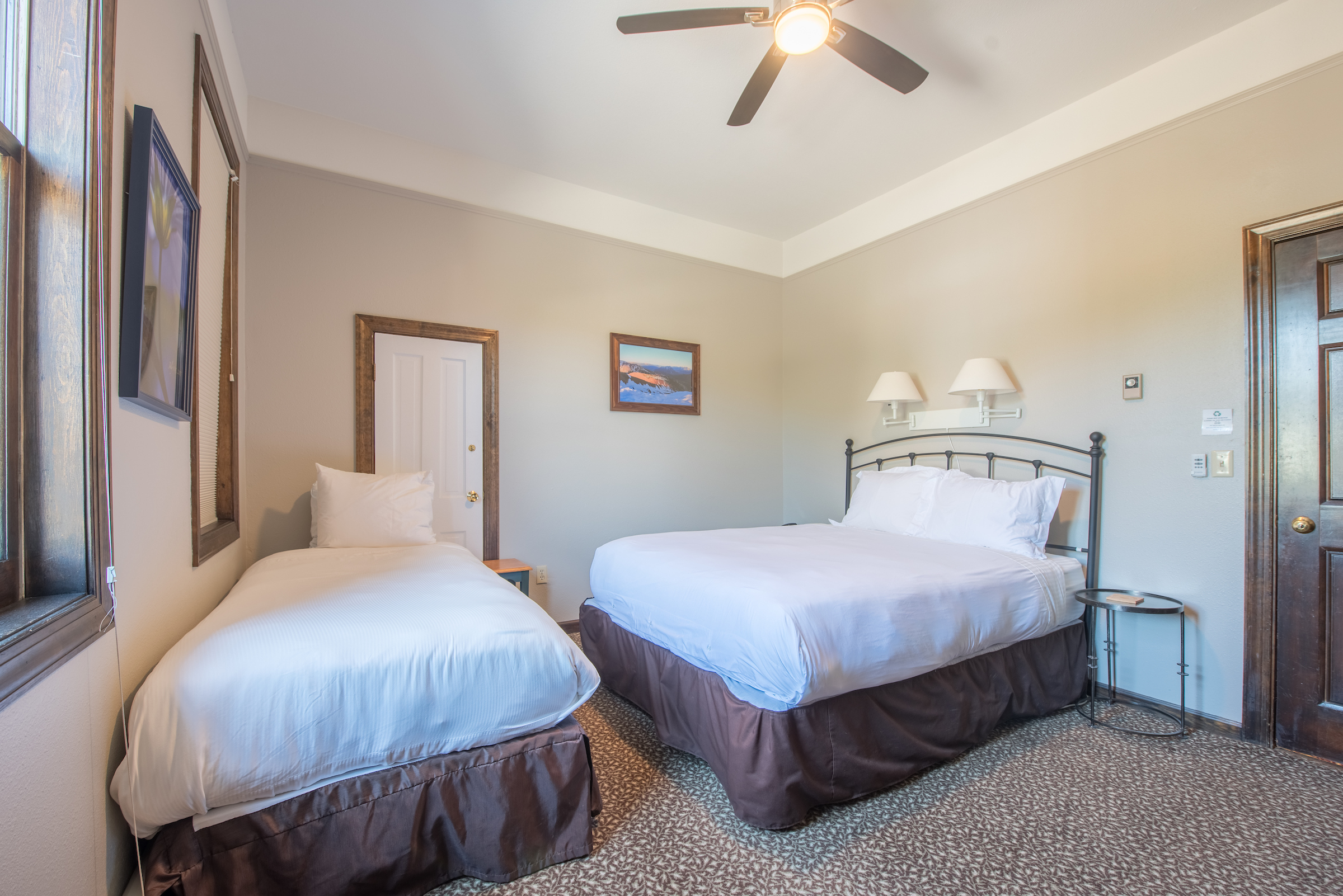 Charming Second Floor Rooms - Elk Mountain Lodge Crested Butte